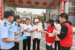 队记：西亚卡姆目前已经与步行者汇合 今日是否出战开拓者待定